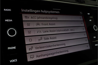 Volkswagen Tiguan Volkswagen Tiguan 1.5 TSI R-Line > IQ.Light/trekhaak/20 inch Suzuka/Black Style Design-pakket... - afbeelding nr 26