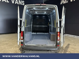 Volkswagen Crafter Volkswagen Crafter 2.0 TDI 140pk L3H3 L2H2 Euro6 Airco | Cruisecontrol | Camera | Apple Carplay Android Auto, Parkeersensoren, Bijrijdersbank, 3000kg Trekvermogen, zilver - afbeelding nr 3
