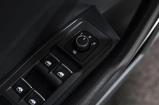 Volkswagen T-Roc Volkswagen T-Roc 2.0 TSI 190 PK 4Motion Sport - Automaat | Dig. Cockpit | Cruise Control | Stoelverw. | PDC | NAV + App. Connect | ECC | Afn. Trekhaak | LM 17
