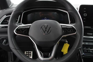 Volkswagen T-Roc Volkswagen T-Roc Cabrio 1.5 TSI 150pk DSG R-Line | Navigatie | Apple Carpaly/Android Auto | Parkeersensoren | Camera | Adaptive Cruise Control | Stoelverwarming | Climate Control - afbeelding nr 17