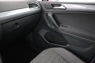 Volkswagen Tiguan Volkswagen Tiguan 1.4 TSI eHybrid Life | Stoel & stuurverwarming |  Carplay | Adaptive cruise | Full LED | Navigatie | Parkeerhulp | Active Info Display - afbeelding nr 18