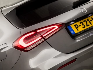 Mercedes-Benz A-Klasse Automaat (SCHUIFDAK, SFEERVERLICHTING, MEMORY SEATS, LEDER/ALCANTARA, WIDE SCREENS, STOELVERWARMING, GETINT GLAS, CAMERA, NIEUWE APK, NIEUWSTAAT) - afbeelding nr 32