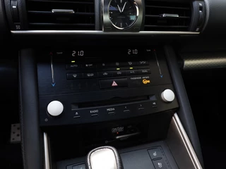 Lexus IS Lexus IS 300h Hybrid F-Sport Line | Mark Levinson | Schuifdak | Stoelvent - afbeelding nr 24