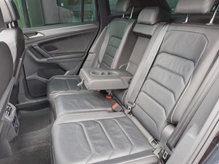 Volkswagen Tiguan Volkswagen Tiguan 2.0 TSI 4Motion Highline R-line | LED | Pano | Trekhaak | Leder | Elek. klep | Virtual | LMV 20