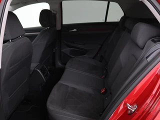 Volkswagen Golf Volkswagen Golf 1.4 eHybrid Style | Stoel & stuurverwarming |  Massage | Carplay | Memory | Achterbankverwarming | Adaptive cruise | Park Assist | Sfeerverlichting | Navigatie | Full LED | PHEV - afbeelding nr 9