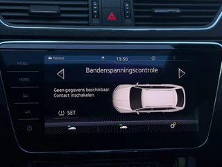 Škoda Superb Skoda Superb Combi 1.4 TSI Plug-in Hybride Trekhaak | Pano Dak | Lederen Interieur | Camera | Sfeerverlichting BTW Auto - afbeelding nr 24