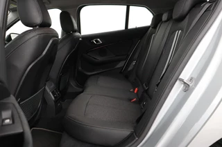 BMW 1 Serie BMW 1-serie 118i Executive Edition | Sport Line | Carplay |  Full LED | Sportstoelen | Climate control | Navigatie | Parkeerhulp | Live Cockpit | Cruise control - afbeelding nr 6
