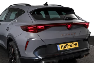 CUPRA Formentor | Dig. Cockpit | Adapt. Cruise | Stoel-+Stuurverw. | Elek. stoel met geheugen | PDC | Camera | NAV + App. Connect | ECC | LM 19