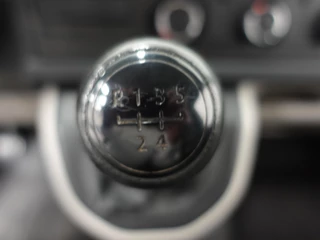 Volkswagen Transporter Volkswagen Transporter 2.0 TDI L1H1 Airco Cruise control Trekhaak Parkeersensoren 3-zits Sidebars Euro6 - afbeelding nr 24