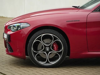 Alfa Romeo Giulia Alfa Romeo Giulia 2.0 Turbo 280 PK Competizione Q4 AWD | Harman | Veloce | 19