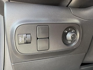 Citroën C3 Citroen C3 1.2 PureTech C-Series Navigatie Clima Cruise Carplay Led Parkeensensor achter - afbeelding nr 29