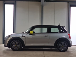 MINI Electric MINI Electric Mini Classic 33 kWh 184pk | Camera | Stoelverwarming | Draadloze lader - afbeelding nr 2