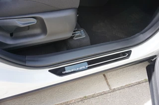 Toyota C-HR |Navi|Carplay|Stoel en stuurverwarming|Camera|PDC V+A|Elektrische a.klep| - afbeelding nr 10