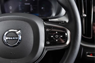 Volvo XC60 Volvo XC60 2.0 T6 Plug-in hybrid AWD Plus Dark | S/K-Panodak | Dig. Cockpit | Adapt. Cruise | Memory Stoelen | Elek. Klep | Stoel-+stuurverw. | 360 Camera | Harman/Kardon | NAV+App. Connect | LM 19