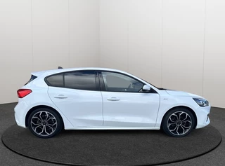 Ford Focus Ford Focus 1.0 EcoBoost Hybride ST Line 125PK 18
