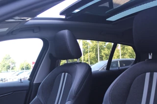 BMW 1 Serie BMW 1-serie 118i 140PK AUTOMAAT EXECUTIVE EDITION | PANORAMISCH SCHUIF/KANTELKDAK | AFNEEMBARE TREKHAAK | DRAADLOZE TELEFOONLADER | DRAADLOZE APPLE CARPLAY/ANDROID AUTO | NAVIGATIE | ACHTERUITRIJ CAMERA | PARKEERSENSOREN VOOR EN ACHTER | CRUISE CONTROL | FULL LED KOPLAMPEN | CLIMATE CONTROL | ALL SEASON BANDEN | 17