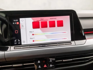 Volkswagen Golf Volkswagen Golf 1.5 TSI Sportline 150Pk (APPLE CARPLAY, GROOT NAVI, STUUR/STOELVERWARMING, SFEERVERLICHTING, SPORTSTOELEN, GETINT GLAS, KEYLESS, ADAPTIVE CRUISE, PARKEERSENSOREN, NIEUWE APK, NIEUWSTAAT) - afbeelding nr 28