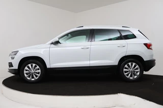 Škoda Karoq Skoda Karoq 1.0 TSI Clever Edition (PARKEERSENSOREN, CRUISE CONTROL, ACHTERUITRIJCAMERA, STOELVERWARMING, NAVIGATIE, NL-AUTO) - afbeelding nr 2