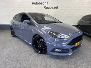 Ford Focus - 373739462-0