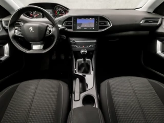 Peugeot 308 Peugeot 308 SW 1.2 PureTech Sport (PANORAMADAK, APPLE CARPLAY, GROOT NAVI, PARKEERSENSOREN, SPORTSTOELEN, GETINT GLAS, CRUISE, LANE ASSIST, NIEUWE APK, NIEUWSTAAT) - afbeelding nr 6
