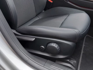 Mercedes-Benz A-Klasse Mercedes-Benz A-Klasse 250e Plug-In Hybrid Luxury Line | Origineel NL | Navi | Apple Carplay+Android Auto | Clima | Cruise | Stoelverwarming | Pdc V+A+Assist+Camera | Privacy Glass | 17''lm - afbeelding nr 32
