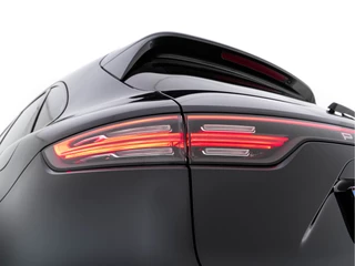 Porsche Cayenne (INCL-BTW) *PANO | CLUB-FULL-LEATHER | SOFT-CLOSE | MEMORY-PACK | SURROUND-VIEW | FULL-LED | NAVI-FULLMAP | AIR-SUSPENSION | DAB | DIGI-COCKPIT | PDC | CRUISE | SPORT-SEATS | 21