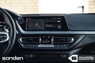 BMW 1 Serie BMW 1-serie M135i xDrive|individual color|H&R|gele DRL|concaver - afbeelding nr 69