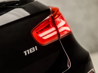 BMW 1 Serie Automaat (NAVIGATIE, CLIMATE, M SPORT STUUR, GETINT GLAS, SPORTSTOELEN, PARKEERSENSOREN, CRUISE, LED KOPLAMPEN, TREKHAAK, NIEUWE APK, NIEUWSTAAT) - afbeelding nr 27