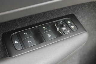 Volvo XC40 Volvo XC40 T4 Recharge R-Design | Parkeercamera | Stoelverwarming | Leder | Trekhaak | Glossy Black | Keyless - afbeelding nr 27