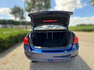 BMW 3 Serie BMW 3-serie 320i High Executive 184 PK / PDC / NAVIGATIE / CRUISE / NL AUTO / LEDER / AUTOMAAT - afbeelding nr 34