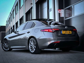 Alfa Romeo Giulia Alfa Romeo Giulia 2.0T Super | PANORAMADAK | KEYLESS | DNA | LANE ASSIST | VOL OPTIES! - afbeelding nr 5