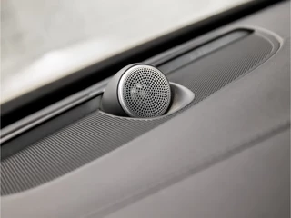 Volvo XC90 408Pk Automaat (PANORAMADAK, LUCHTVERING, APPLE CARPLAY, BOWERS&WILKINS, MEMORY SEATS, COGNAC LEDER, HEAD-UP DISPLAY, KEYLESS, GETINT GLAS, 360 CAMERA, ZWART HEMEL, NIEUWSTAAT) - afbeelding nr 25