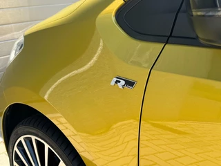 Volkswagen up! Volkswagen Up! 1.0 BMT high up! R-line/Climate/Cruise/NLauto/17inchLM/Stoelverw/Blackpack/NLAuto - afbeelding nr 20