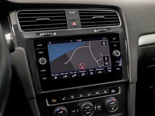 Volkswagen Golf Automaat (APPLE CARPLAY, GROOT NAVI, CLIMATE, CAMERA, STOELVERWARMING, SPORTSTOELEN, ADAPTIVE CRUISE, DAB+, NIEUWE APK, NIEUWSTAAT) - afbeelding nr 25