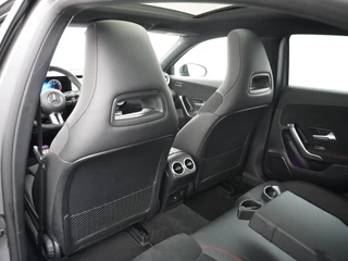 Mercedes-Benz A-Klasse Mercedes-Benz A-klasse 200 AMG Line RIJKLAARPRIJS INCL. 12 MND. BOVAGGARANTIE | PANO | CAMERA | AMBILIGHT - afbeelding nr 19