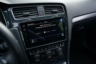 Volkswagen Golf Volkswagen Golf 1.0 TSI Panorama LED Digi NAP - afbeelding nr 31