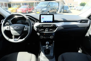Ford Kuga Ford Kuga 1.5 EcoBoost Titanium 120pk Wegklapbare Trekhaak | Navigatie | Parkeersensoren | Apple Carplay | Metaal lak | Dealer onderhouden - afbeelding nr 16