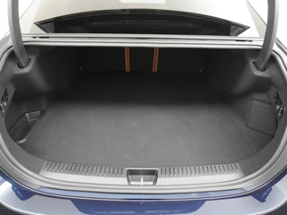 Mercedes-Benz E-Klasse Mercedes-Benz E-Klasse 300e AMG // Burmester 4D // Panoramadak // Headup // Distronic // Leder // Memory // 360 Camera // Stoelventilatie // Keyless - afbeelding nr 5