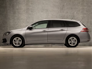 Peugeot 308 Peugeot 308 SW 1.2 PureTech Sport (PANORAMADAK, APPLE CARPLAY, GROOT NAVI, PARKEERSENSOREN, SPORTSTOELEN, GETINT GLAS, CRUISE, LANE ASSIST, NIEUWE APK, NIEUWSTAAT) - afbeelding nr 2
