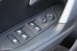 Peugeot 2008 Peugeot 2008 1.2 PureTech Allure, Digitaal dashboard, Pdc voor/achter + camera, App connect, Donker glas, Cruise, Clima, Navi, Full led. - afbeelding nr 33