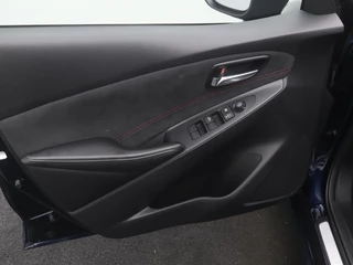 Mazda 2 Mazda 2 1.5 e-SkyActiv-G Homura Aka met Driver Assistance pakket en dakspoiler : dealer onderhouden - afbeelding nr 11