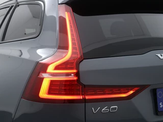 Volvo V60 Volvo V60 2.0 B3 Plus Dark | Sportstoelen | Zwarte hemel | Camera - afbeelding nr 45