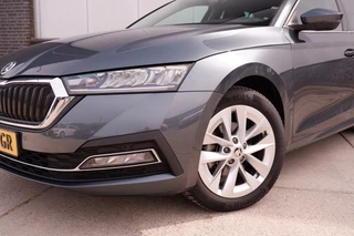 Škoda Octavia Škoda Octavia Combi 1.5 e-TSI Business Edition Plus | Trekhaak | Head-Up | Carplay | LED | Sfeerverl. | Camera | Memory - afbeelding nr 62