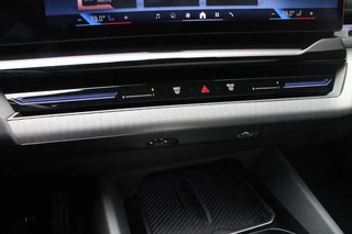 BMW 5 Serie BMW 5-serie 530e M-SPORT PRO 300PK (nieuw model) | PANORAMA DAK | M-SPORT PAKKET | M-SPORT AERODYNAMICA |  M-SPORT NAPPALEDEREN STUURWIEL MET SPORTBOOST FUNCTIE | BMW SHADOWLINE ADAPTIEVE LED KOPLAMPEN | ELEKTRISCH BEDIENBARE ACHTERKLEP |  BMW INDIVIDIUAL HIGH GLOSS EXTERIEUR RAAMLIJST AFWERKING | BMW LIVE COCKPIT PROFESSIONAL | ELEKTRISCH VERSTELBARE VOORSTOELEN MET VENTILATIE / VERWARMING EN GEHEUGEN OP DE BESTUURDERSSTOEL |  ACHTERBANKVERWARMING | 4-ZONE CLIMATE CONTROL | DONKER GETINTE ACHTERRUITEN | DONKERE HEMELBEKLEDING | DRIVE ASSISTANT | HARMAN KARDON Hi-Fi GELUIDSSYSTEEM| DRAARLOZE TELEFOONLADER | DRAADLOOOS APPLE CARPLAY / ANDROID AUTO | KLASSE 3 ALARM | COMFORT ACCESS | 20