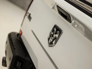 Dodge Ram 1500 402Pk Automaat (NAVIGATIE, CLIMATE, STUUR/STOELVERWARMING, CAMERA, LEDEREN SPORTSTOELEN, GETINT GLAS, TREKHAAK, CRUISE, BLUETOOTH, NIEUWSTAAT) - afbeelding nr 36