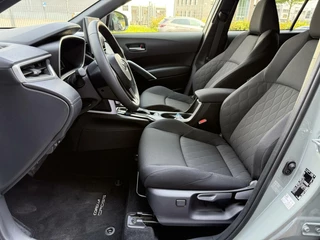 Toyota Corolla Cross Toyota Corolla Cross Hybrid 140 Dynamic ook in kleur zwart en blauw - afbeelding nr 2