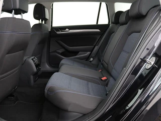 Volkswagen Passat Volkswagen Passat 1.4 TSI PHEV GTE | Stoelverwarming | Camera |  Adaptive cruise | Matrix LED | Massage | Carplay | Navigatie | Side Assist - afbeelding nr 6