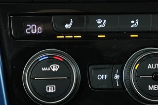 Volkswagen T-Roc Volkswagen T-Roc 1.5 TSI Sport | Stoelverwarming | Full LED |  Trekhaak | Navigatie | Climate control | PDC | Sportstoelen | Cruise control | Bluetooth - afbeelding nr 6