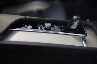Volvo XC90 Volvo XC90 2.0 T8 Twin Engine AWD Momentum Pro / 7 Zitter / ACC / Lane Assist / 360 Camera / Leder / Navi / HK / Head Up / 20 Inch - afbeelding nr 28