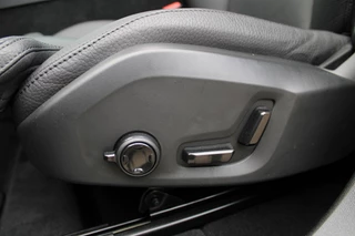 Volvo XC60 Volvo XC60 2.0 T8 Plug-in hybrid AWD Plus Dark | Luchtvering | 360 | H&K | Trekhaak - afbeelding nr 25